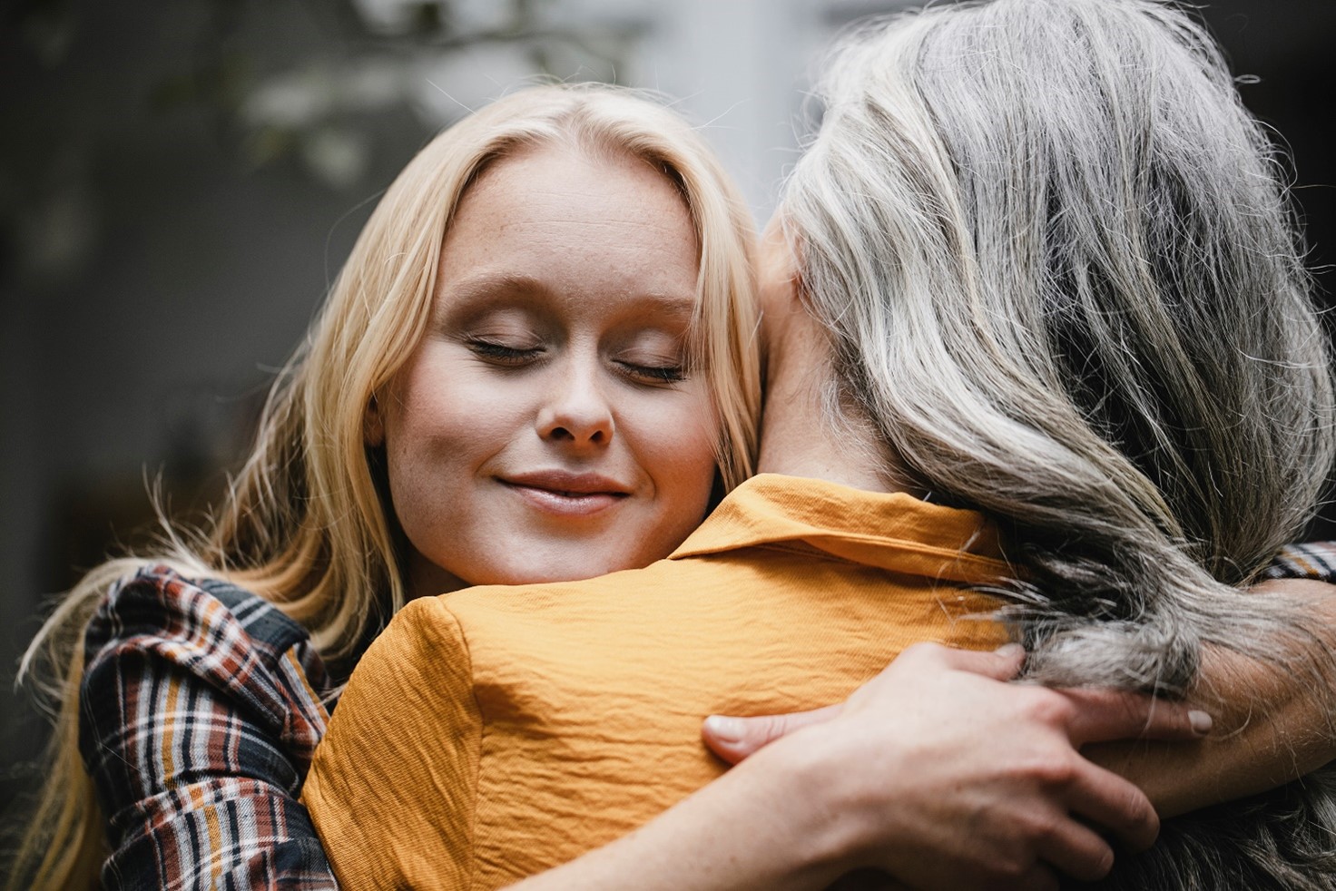 Hjemmeside, teendatter krammer mor